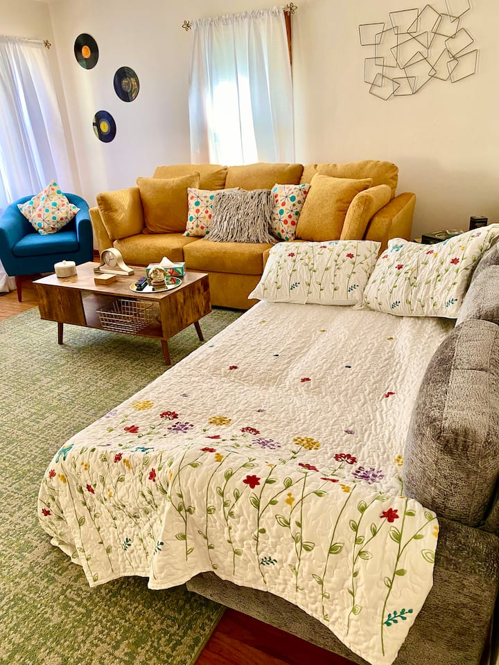 Extra sleeping in the living room for more guests!