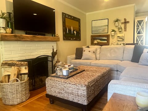 Top Airbnb: Sunlit Seaglass Getaway in Carmel By The Sea