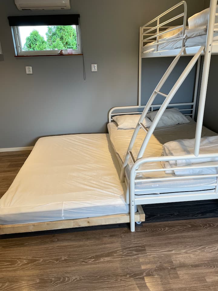 3 sängar. 1 st 140cm 1 st 120cm 1 st 90cm 