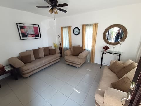 Popular Airbnb listing: House in Delicias, 3 bedrooms, 3 double beds. in Delicias