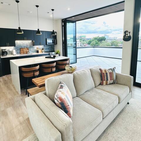 Music Row Penthouse w/Private Balcony! gallery image 5