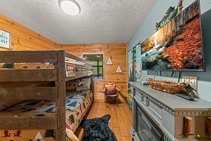 Kids room also has an electric fireplace for the cold nights, and a Smart TV with an electronic arcade game hooked up! Video games keep the kids entertained, and we always stock games for kids: Jenga, board games, and cards.