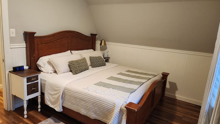 large room with king size bed