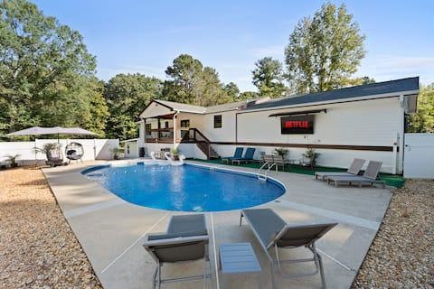 Private family retreat on 13 Acres 20 mins to ATL