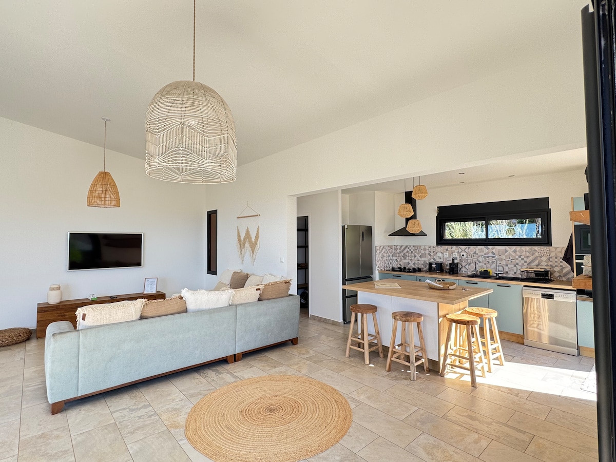 Top Airbnb: Villa Between Land and Sea - Swimming Pool, Quiet|Etang-Salé in L'étang Salé