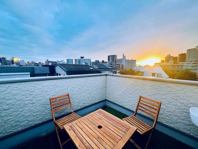 New open!新宿、銀座まで電車直行、露天ベランダ付き100平米以上4LDK