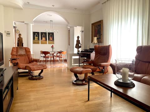Propiedad de Airbnb exitosa: Apt: in the heart of Zaragoza Plaza España en Centro