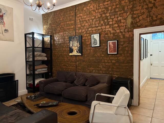 Home in Gardens, Cape Town City Centre gallery image 5