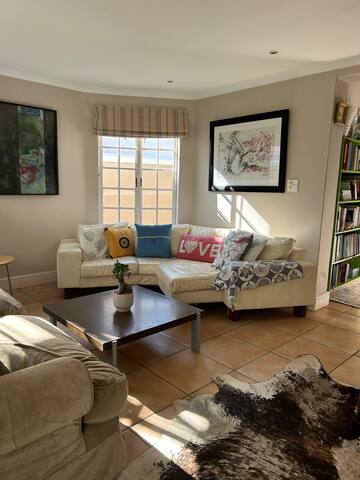 Home in Gardens, Cape Town City Centre gallery image 3