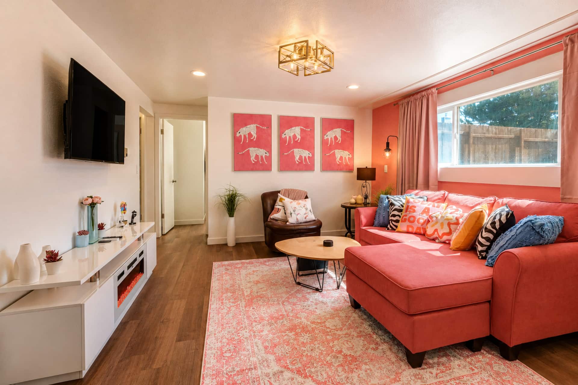 Pink Panther Parlor with Mtn Views