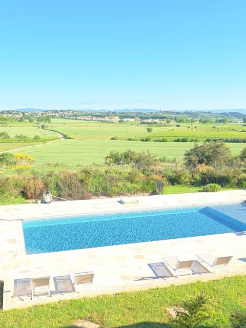 3- Pool with vineyard view · children's play area near Pézenas