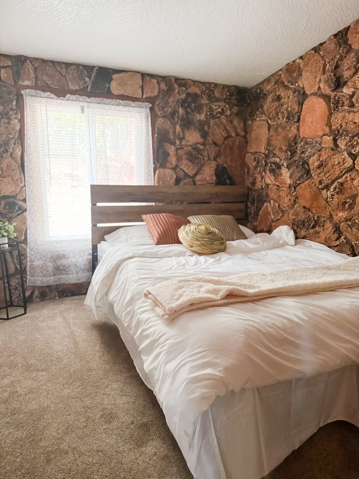 Queen bed in main bedroom with new mattress. 