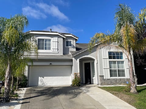 Hillside Retreat w/ StunningView