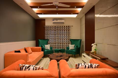 PECHS by La Casa – Luxury Stay + 24/7 Security
