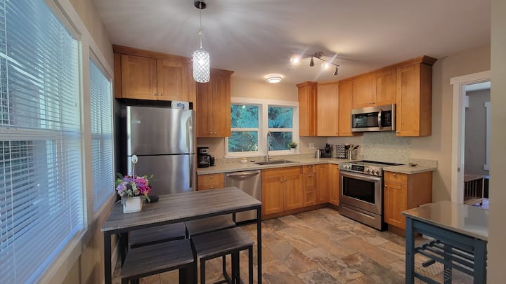 Beautiful Cottage On The Lake & Private Dock & Ac - Mount Vernon, WA