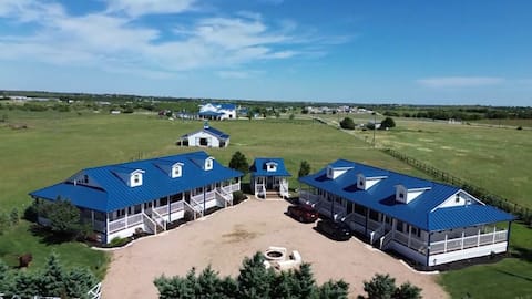 A&B +LOFT - Twin Cabins - 16 Guests