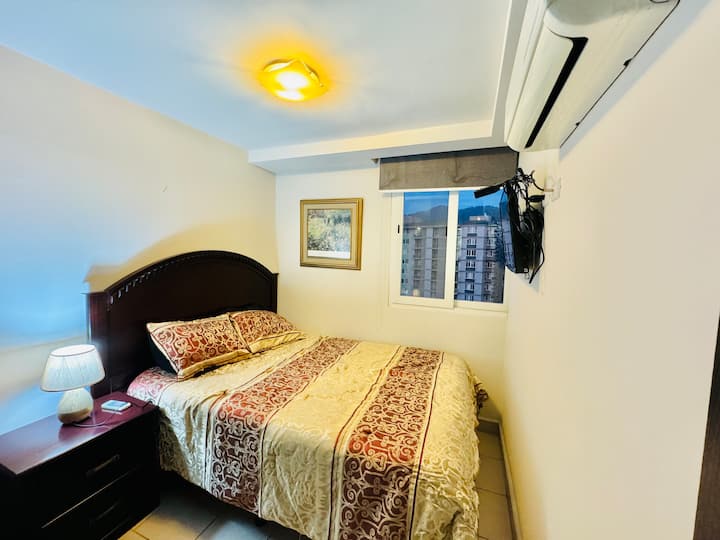 Уютна стая с двойно легло, климатик, Wi-Fi, телевизор с цифров кабел (не смарт) и гардероб 