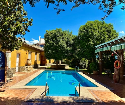 Villa with private garden & pool near Granada
