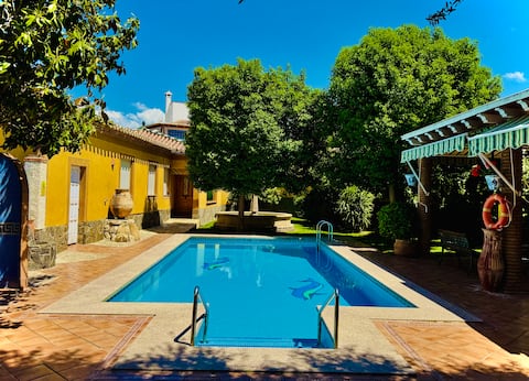 Villa with private garden & pool near Granada