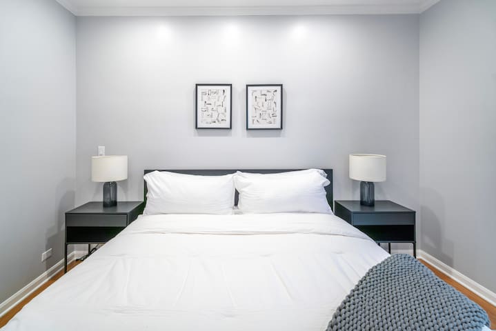 Gold Coast Home|Rooftop |PoolTable |Parking |Views gallery image 4