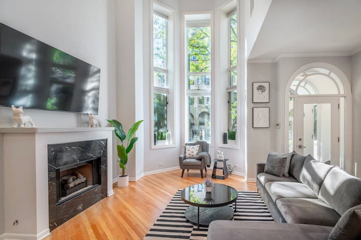 Gold Coast Home|Rooftop |PoolTable |Parking |Views