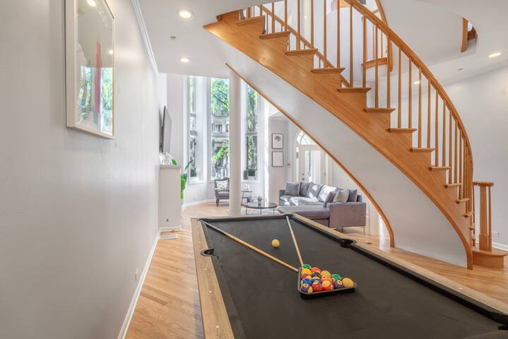 Gold Coast Home|Rooftop |PoolTable |Parking |Views gallery image 2