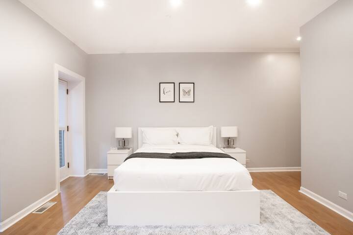 Gold Coast Home|Rooftop |PoolTable |Parking |Views gallery image 3