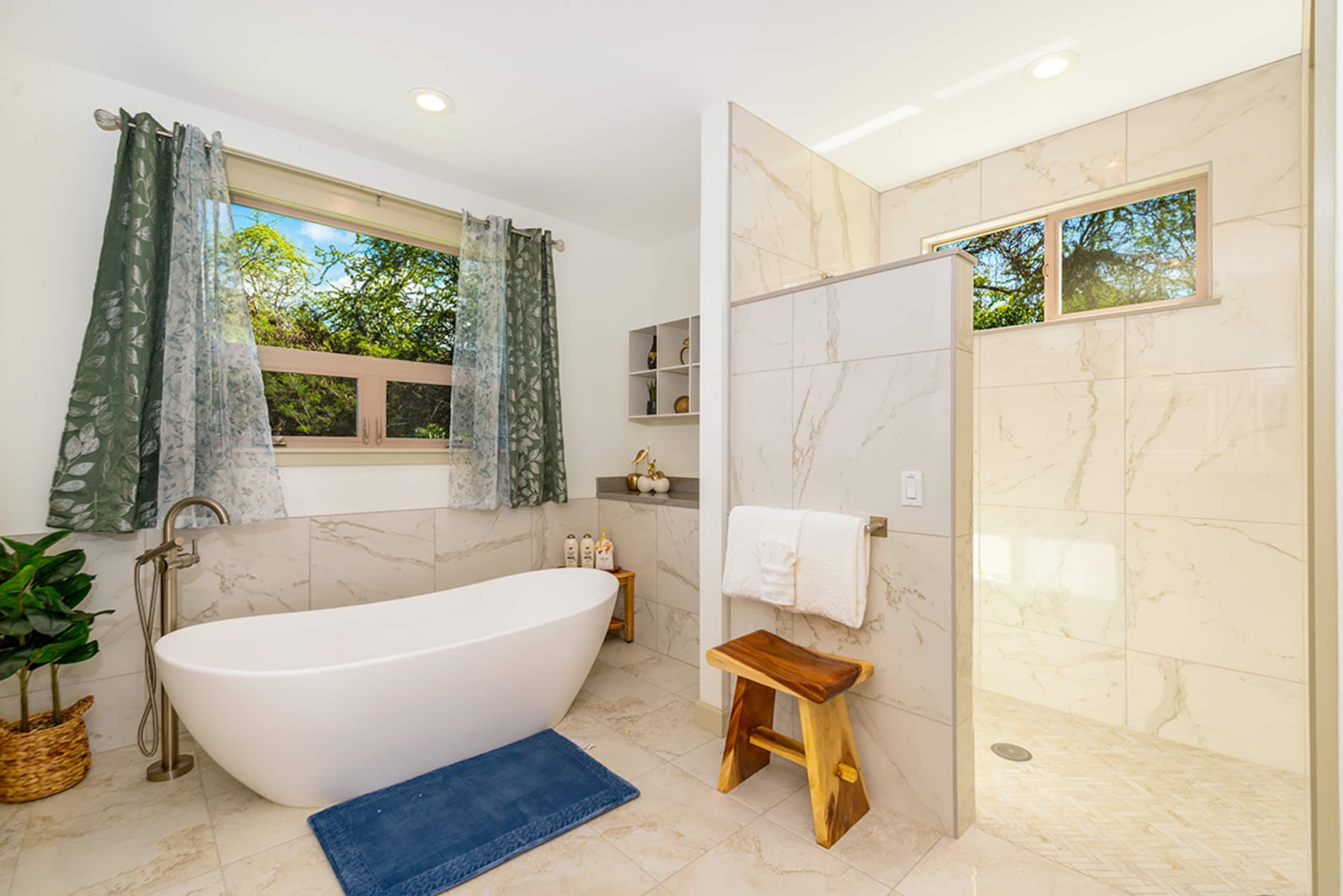 Home in Kailua-Kona · ★4.97 · 6 bedrooms · 12 beds · 5 baths - Image 40