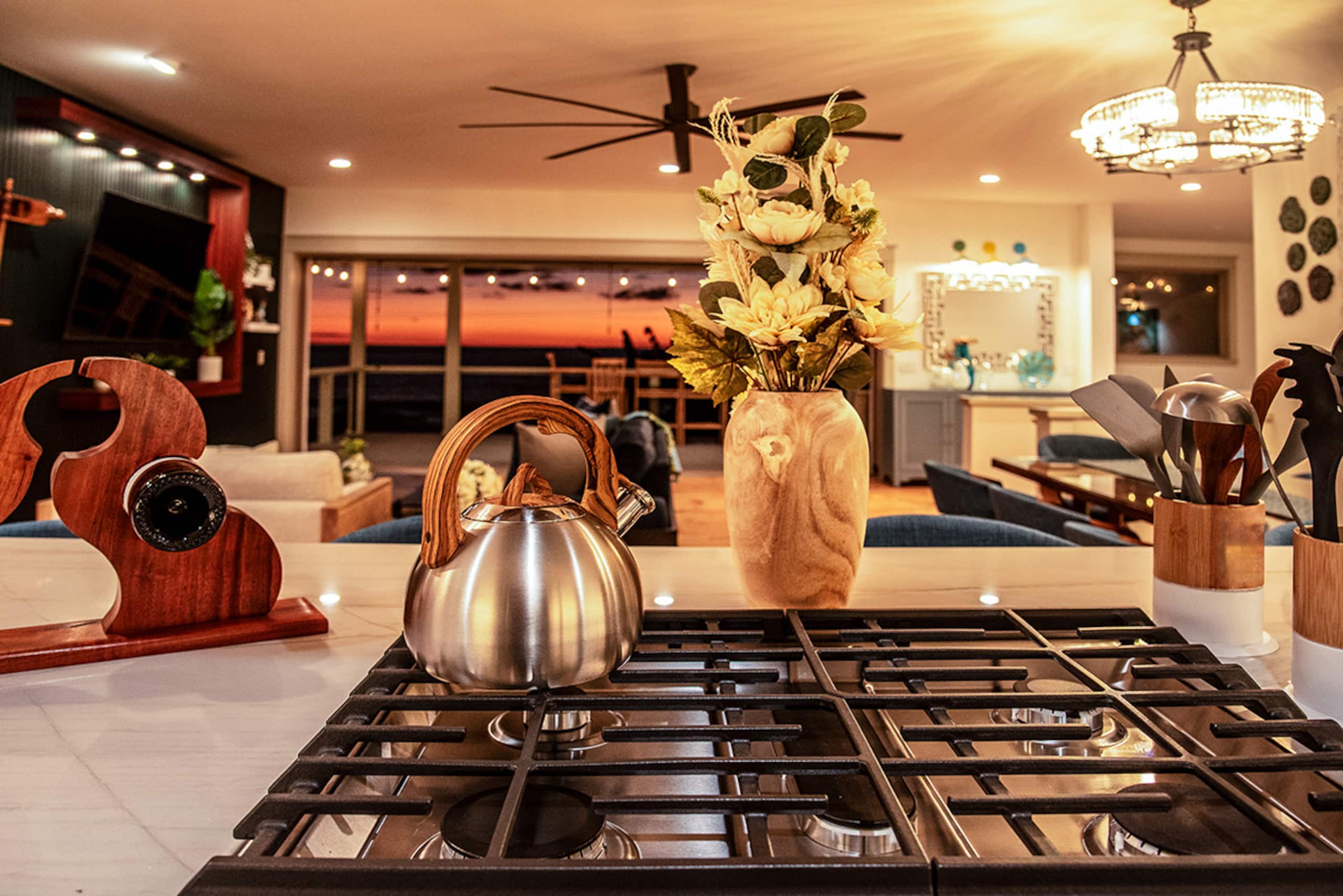 Home in Kailua-Kona · ★4.97 · 6 bedrooms · 12 beds · 5 baths - Image 29