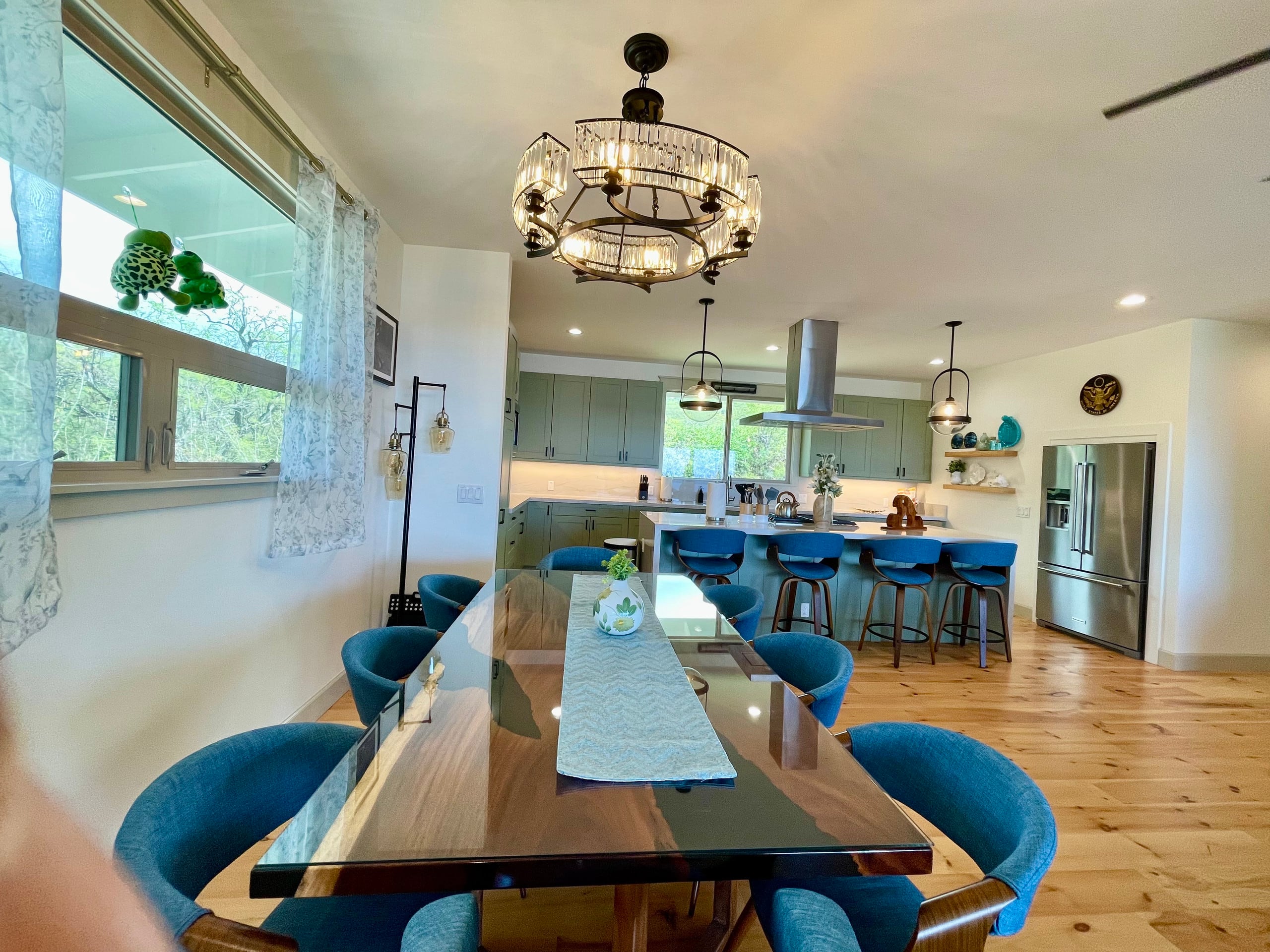 Home in Kailua-Kona · ★4.97 · 6 bedrooms · 12 beds · 5 baths - Image 35