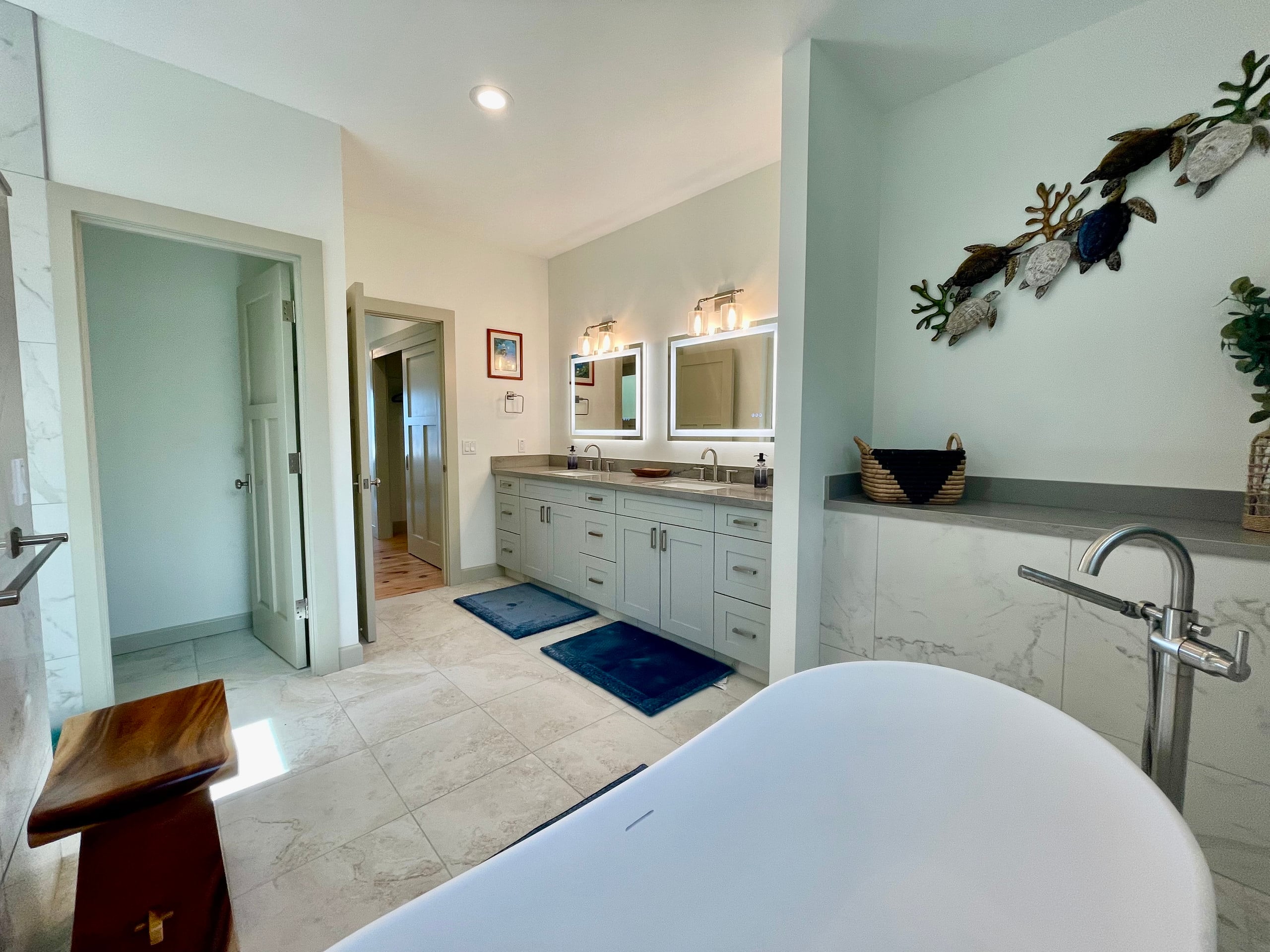 Home in Kailua-Kona · ★4.97 · 6 bedrooms · 12 beds · 5 baths - Image 60