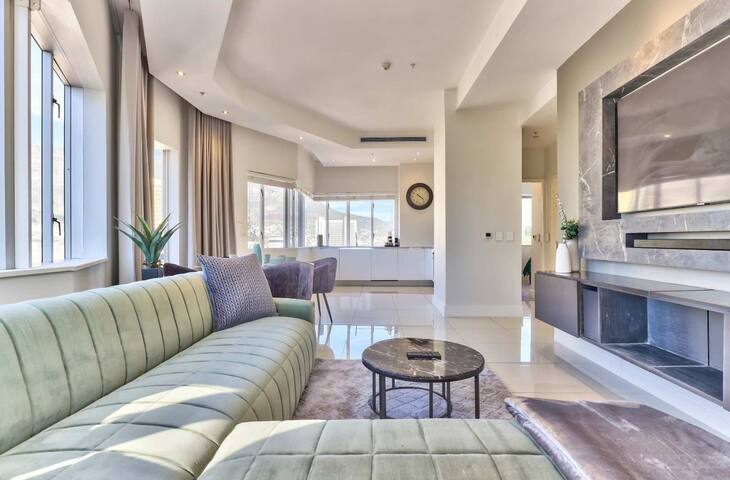 Stylish City Escape|Amazing View|Prime Location gallery image 2