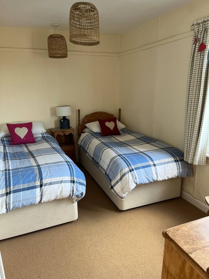 غرفة النوم 2