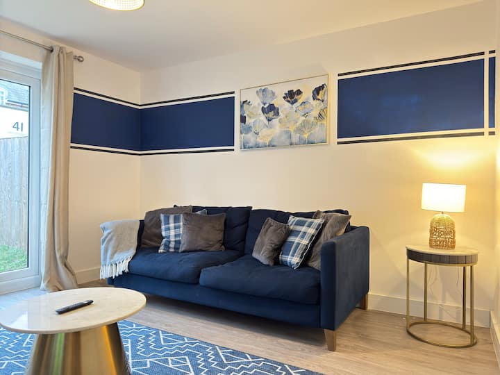 Stylish 2 Bedroom Home | Free Parking | Racecourse - Doncaster