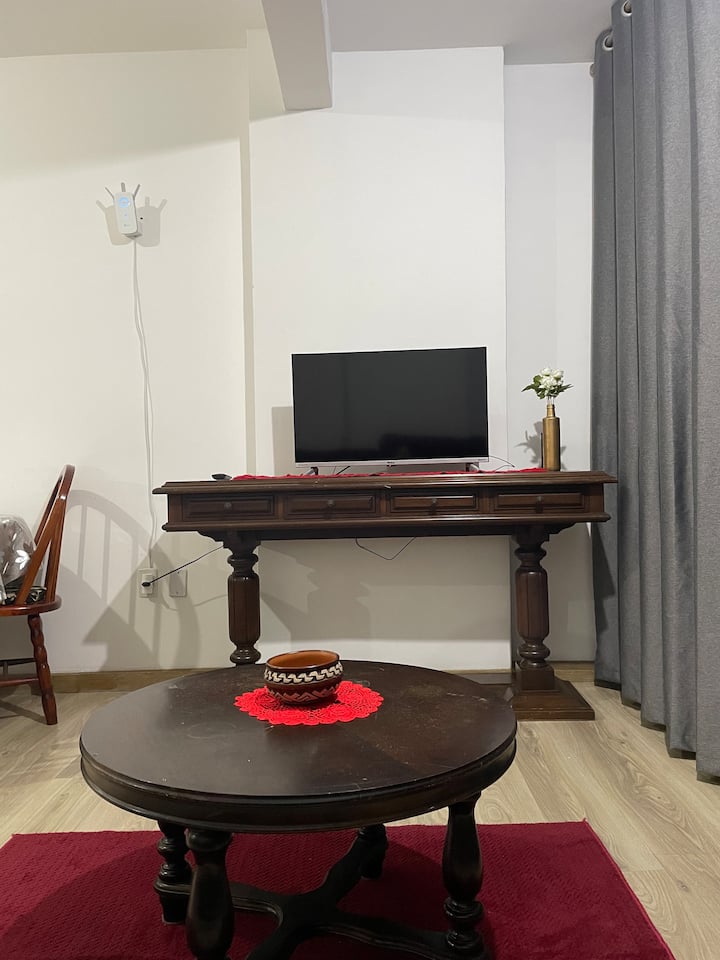 Smart TV, 32 inches and has internet with great quality 