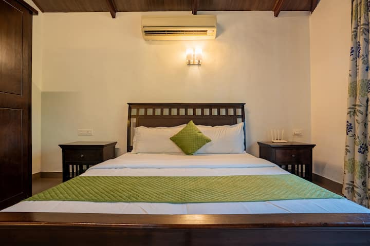 Bedroom 1 image 4
