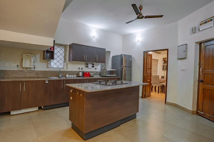 Full kitchen image 2