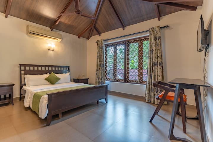 Bedroom 1 image 2