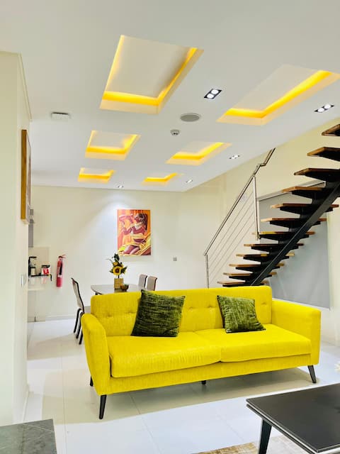 Mustard - Sleek 2BR Apt W/Pool/Gym in Ikoyi