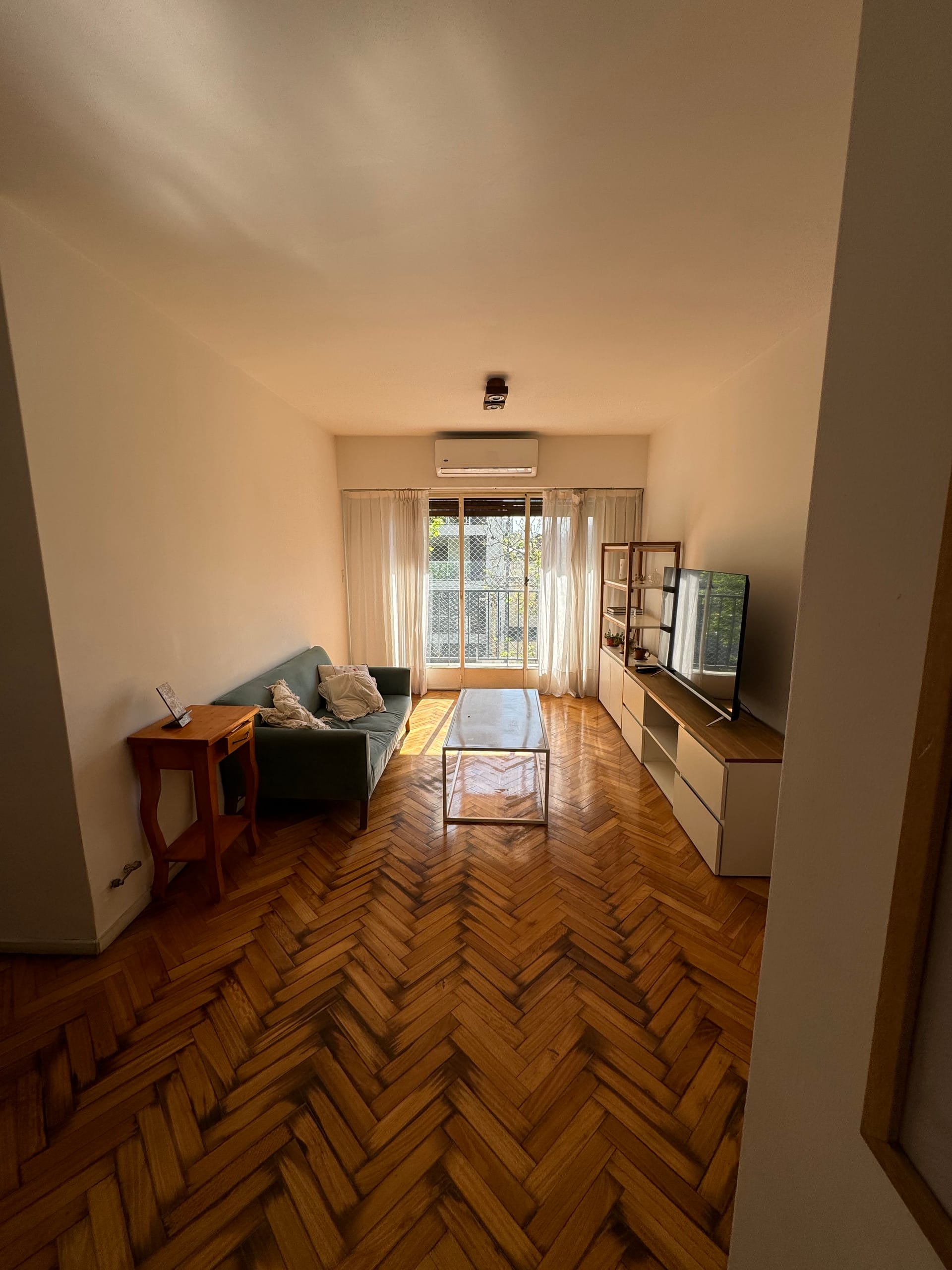 4 rooms. 1 double bed and 2 single beds