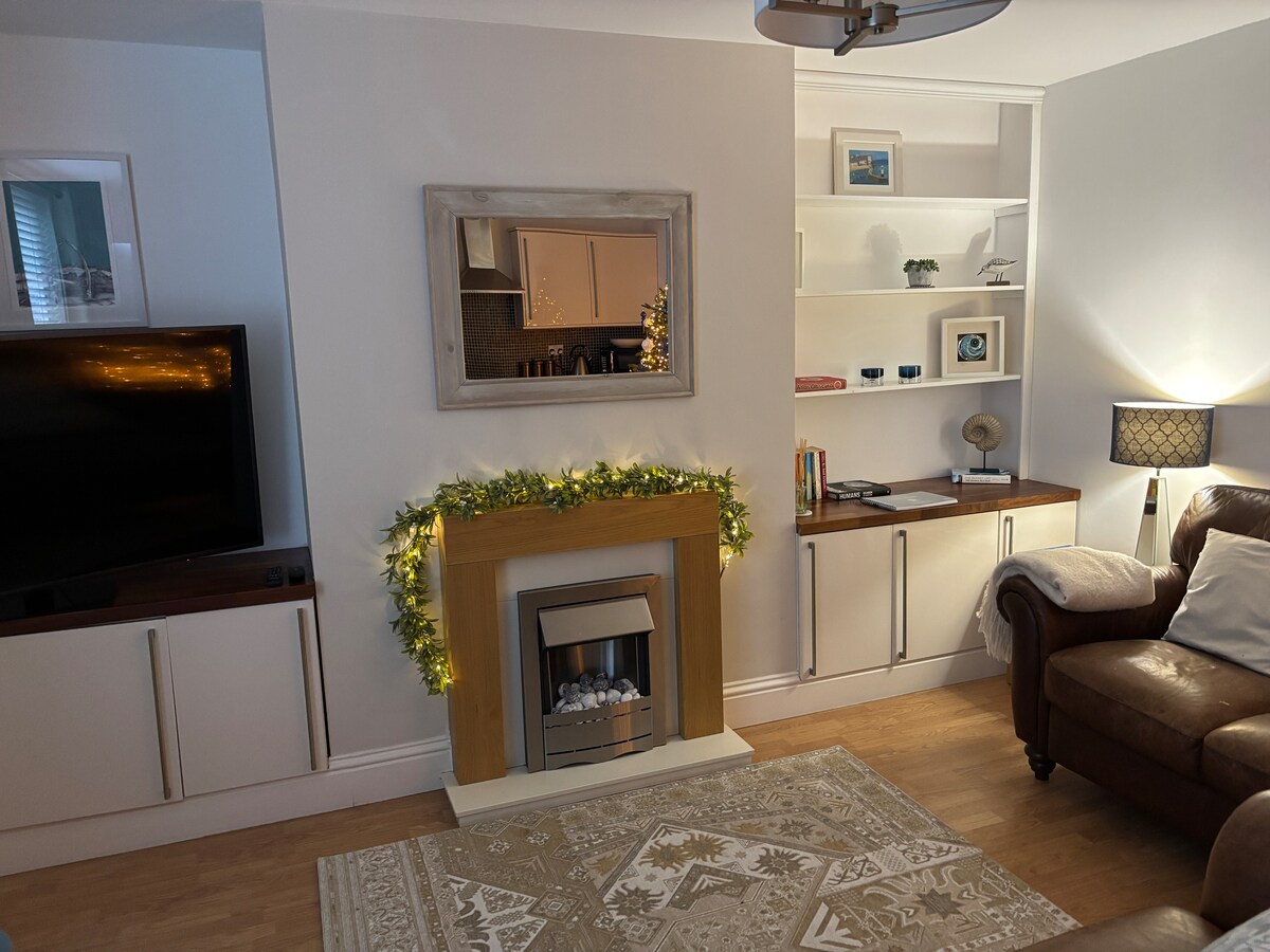 Popular Airbnb listing: Ground Floor Flat, Dog Friendly & Cosy U/F Heating in Whitby