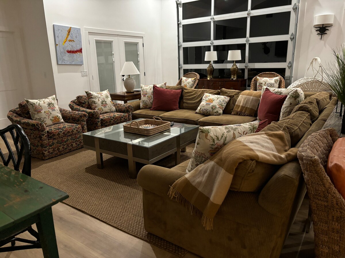 En la cima redonda, la mejor ubicación con estilo (dormitorio tamaño