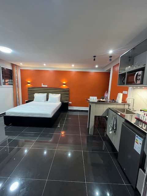 Premium accommodation with kitchen & WiFi, generator