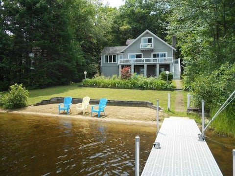 Lakefront in NH - 5br sleeps 18! VIEWS & HOT TUB