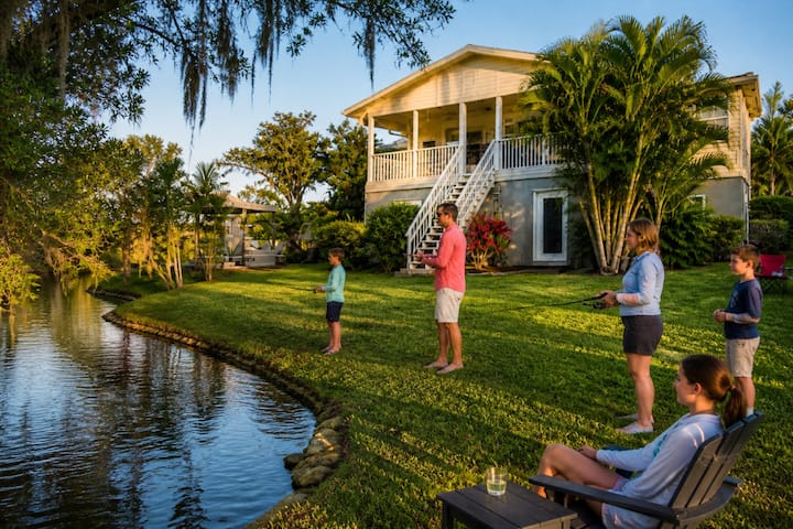 Waterfront/ Game Room | Near Utc & Img | Sleeps 12 - Lakewood Ranch, FL