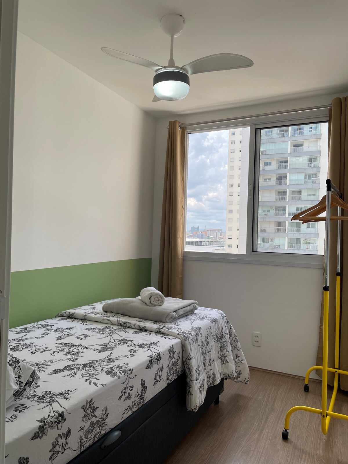 Брачен кревет (широк 150-179 см)