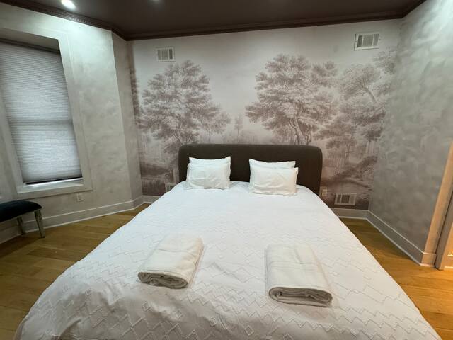 Trendy Brooklyn Brownstone – Steps to Subway! gallery image 4