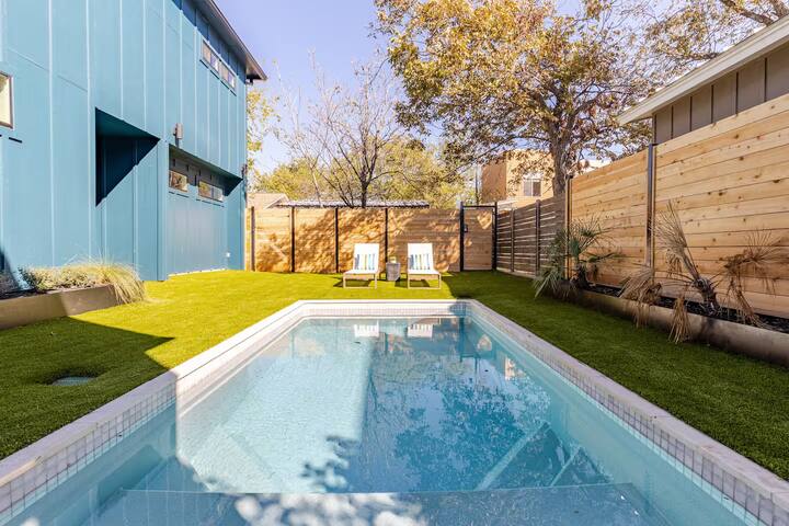 Modern Haven: Central Brand New Home w Heated Pool gallery image 2