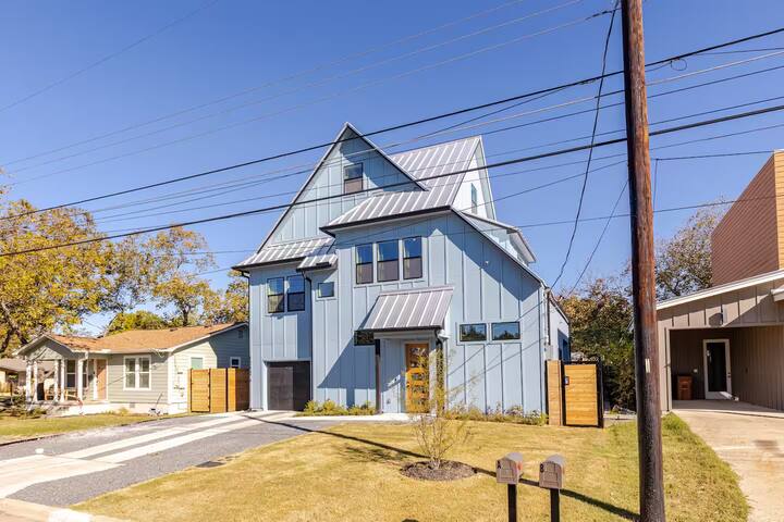 Modern Haven: Central Brand New Home w Heated Pool gallery image 4