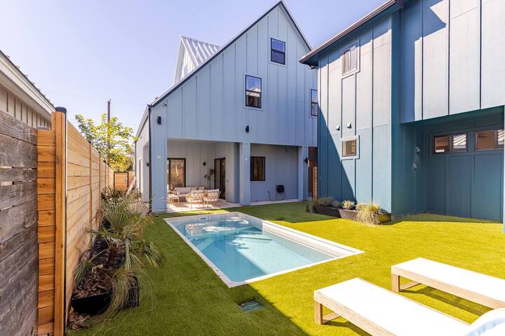 Modern Haven: Central Brand New Home w Heated Pool gallery image 3